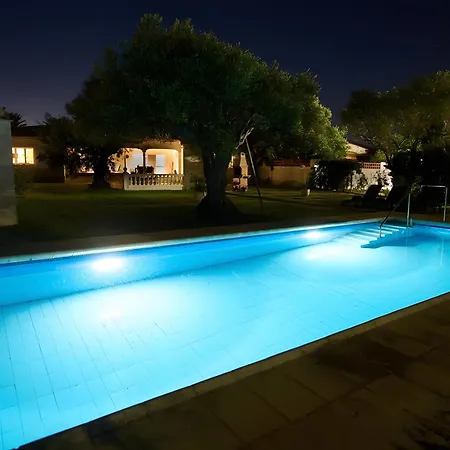 With Great Garden And Pool *