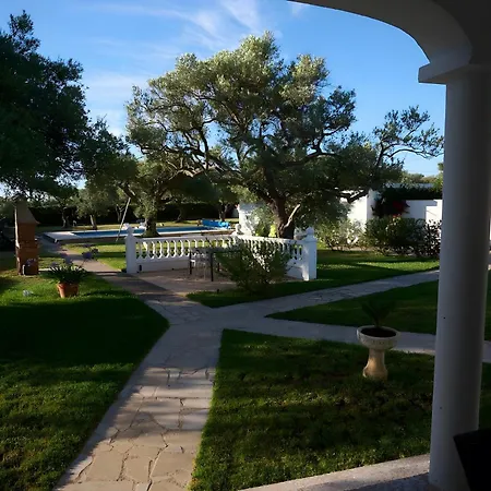 With Great Garden And Pool Ferienhaus