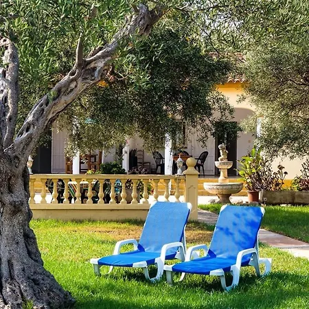 With Great Pool Dog Friendly Holiday home